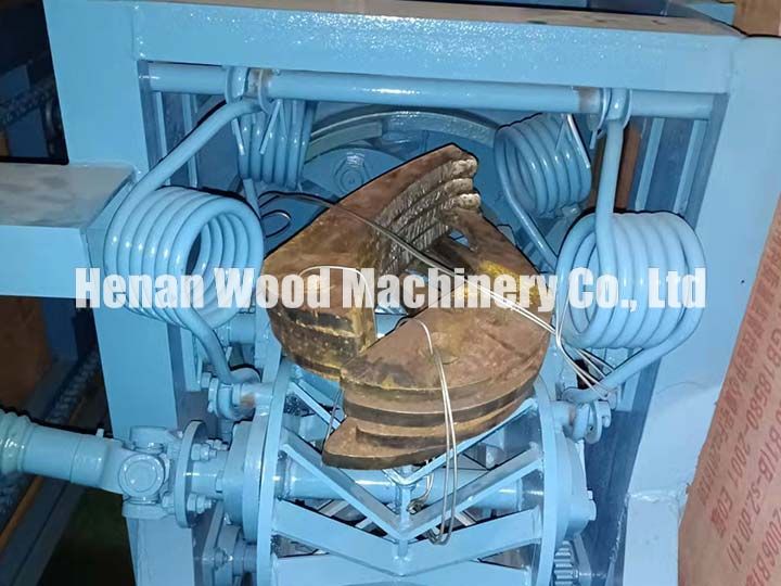 Delivery-package-of-the-wood-peeling-machine