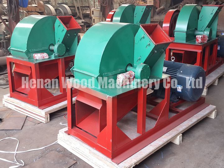 Wood-crusher-machine-with-an-electric-motor